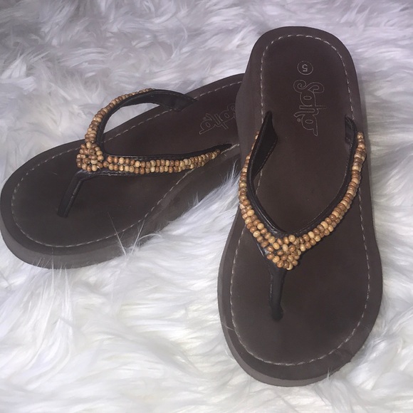 soho flip flops